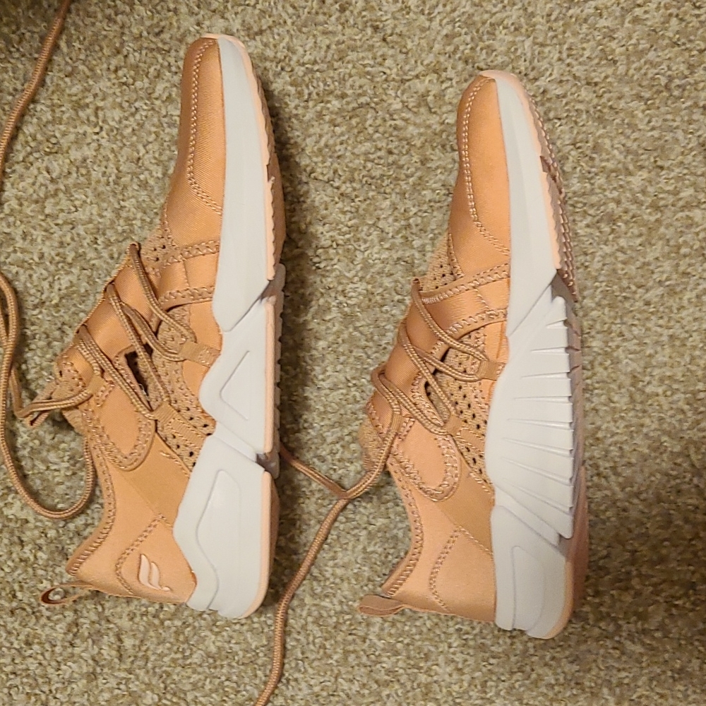 Fabletics Brookside Performance Athletic Shoes - Picture 5 of 8